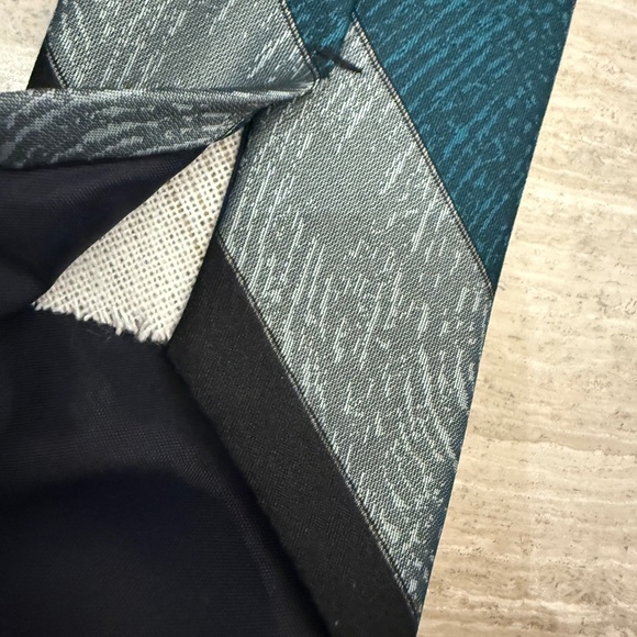 Paco Rabanne Extra Long Mens Silk Tie, Striped 63" in length - Picture 8 of 8